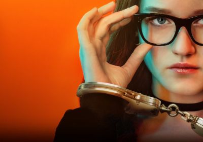 Изобретая Анну постер